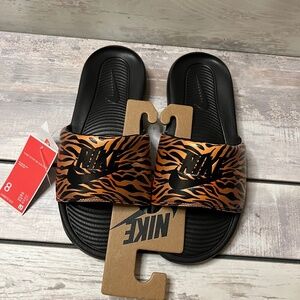 Womens Nike Victori One Slide Print Size 8